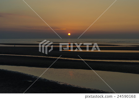 Sunset over the Masutama coast 24590168