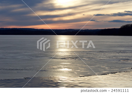Beautiful sunset on the icy lake Beautiful sunset on the icy lake 24591111