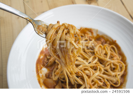 fresh homecook spaghett on wooden table 24591506