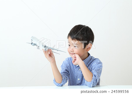 孩子們在飛機上玩 24599556