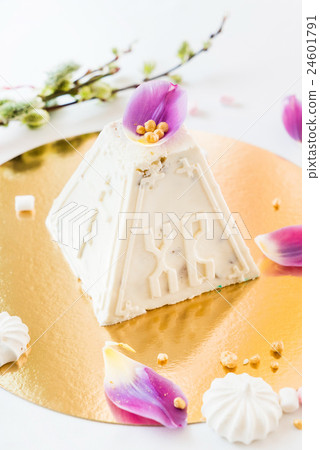 Easter dessert 24601791