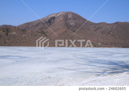 大沼在冰上 24602605