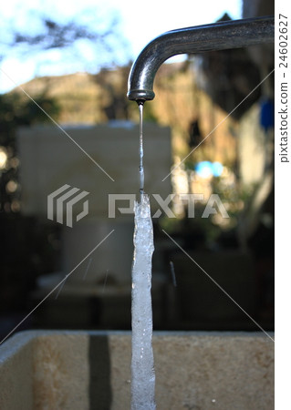 Water droplets and splashes of water supply 24602627