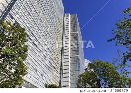 Tokyo Shinagawa Tall Building Street Sunny Sunny blue sky looks up Tokyo Shinagawa Tall Building Street Sunny Sunny blue sky looks up 24609879
