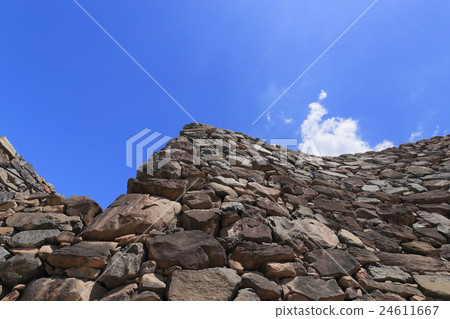 古代韓國風格的山城堡“Yashima Castle”城堡門和城堡牆 古代韓國風格的山城堡“Yashima Castle”城堡門和城堡牆 24611667