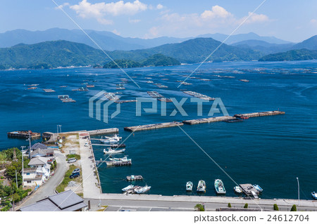 A Upland raft and a fishing boat in Uwa Sea (Yuuko Mizogura, Uwajima City, Ehime Prefecture) 24612704