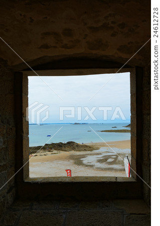 View of beach from the wall of French Citadel of Saint Malo 24612728