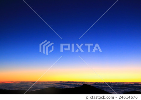 Morning glow of Mt. Fuji summit 24614676