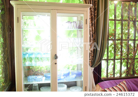 Cupboard 24615372