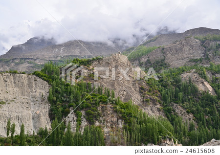 Pakistan Hunza Karakorum Altit Castle built on the cliff seen from the highway Pakistan Hunza Karakorum Altit Castle built on the cliff seen from the highway 24615608