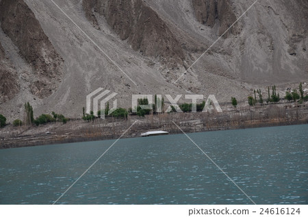 Pakistan Atterbird Lake House and village buried in the flood 24616124