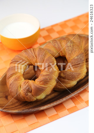 Danish Danish 24616323