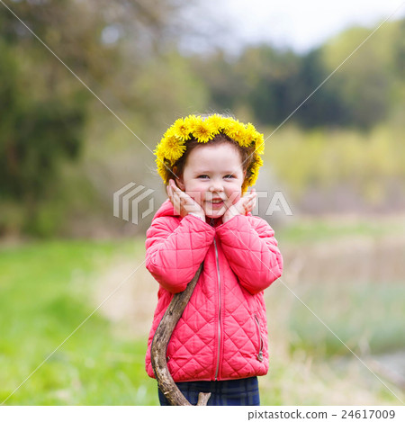 Pretty little girl relax at beauty summer 24617009