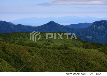 從山頂的Unshiner登山路和後面的Masugi山看到的高地景觀 24618216