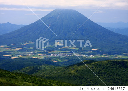 在仲夏和河內的Kyogoku-cho從Unhinzan看到的羊蹄山 24618217