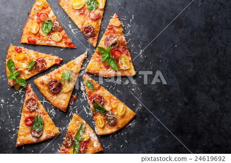 Pizza with tomatoes, mozzarella and basil 24619692