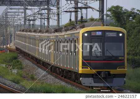 直接連接到東條線東急東橫線4000系列（澀谷Hikarie F班輪） 24622157