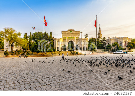 prominent Turkish university located in Istanbul 24622187