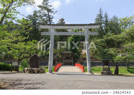 Kumano Taisha Shrine前牌坊和朱紅色八雲橋 24624543