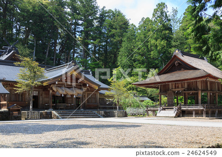 Kumano Taisha Shrine的主要神殿和古老的建築式消防場所 24624549