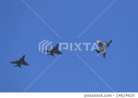 空中自衛隊戰鬥機編隊飛行RF-4 EJ 24624620