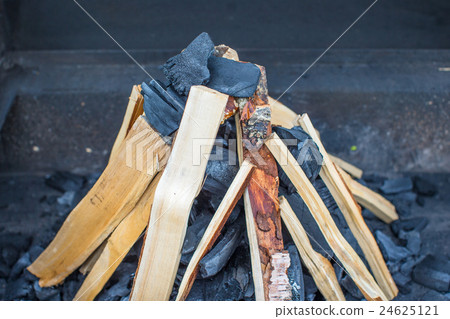 Closeup shot of open camping fire for barbecue 24625121