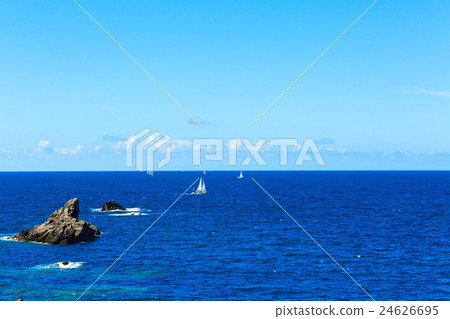 比布列塔尼的旅遊目的地Primel·Tregastel更能俯瞰大海 24626695