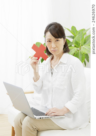 中間女性個人計算機佛教標記 中間女性個人計算機佛教標記 24626970
