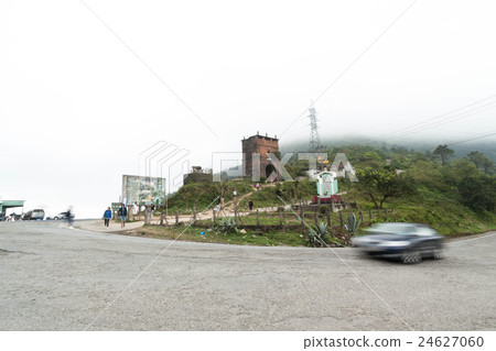 靠近越南中部的Hai Van Pass頂部 24627060