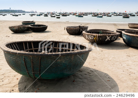 Vietnamese traditional rowing boat 24629496