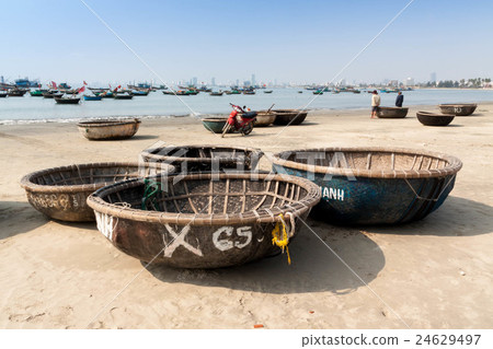 Vietnamese traditional rowing boat 24629497