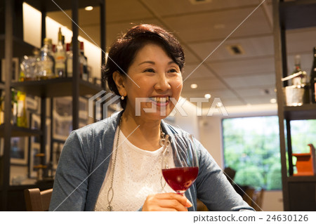 Two women shooting cooperation: TENOHA DAIKANYAMA 24630126