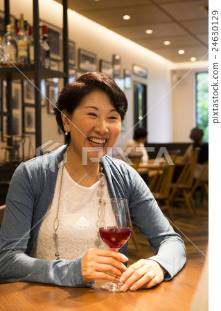 Two women shooting cooperation: TENOHA DAIKANYAMA 24630129