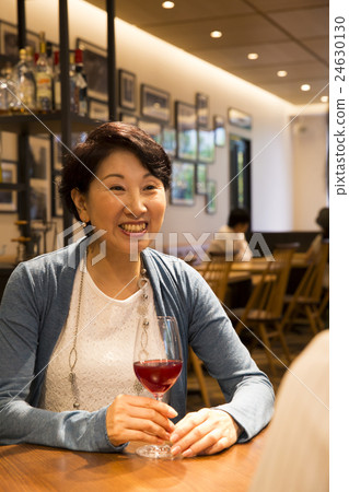Two women shooting cooperation: TENOHA DAIKANYAMA 24630130