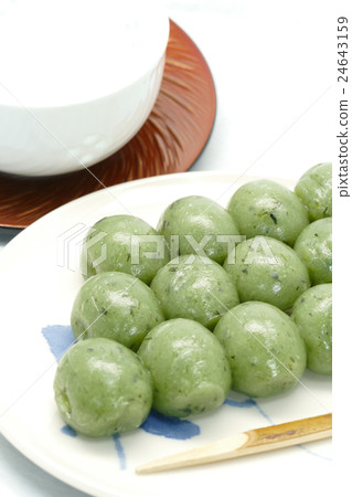 Grass dumplings 24643159