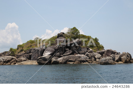 scenic views of the coastline of archipelago  24643286