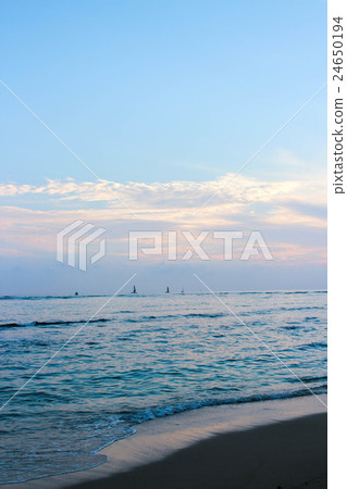 Dusk of the sea in Hawaii at dusk 24650194