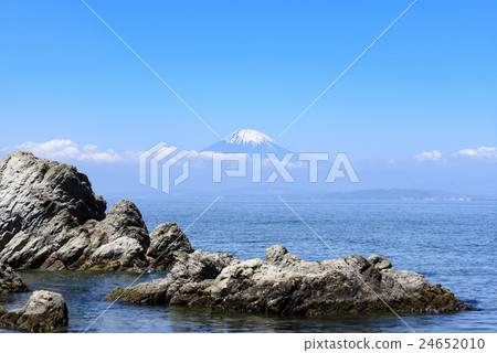 Mt. Fuji from the Morito coast 24652010