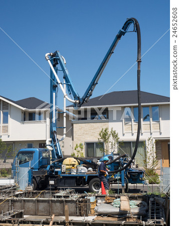 Construction of housing for construction of raw concrete 24652608