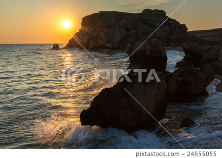 Sun rises over the Sea of Azov on Generals beach 24655055