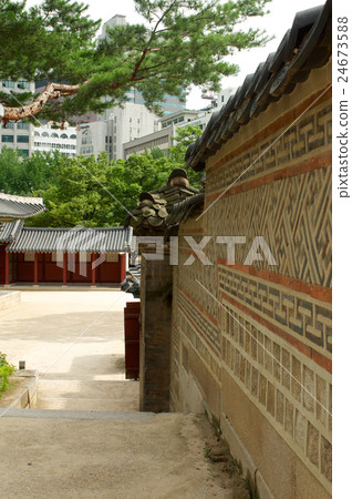 Wall in Deoksugung Palace in Seoul Wall in Deoksugung Palace in Seoul 24673588