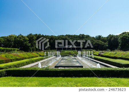 Jindai Botanic Gardens wide sky and fountain Jindai Botanic Gardens wide sky and fountain 24673623