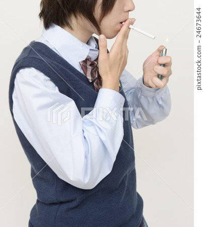 小吸吮香煙 24673644