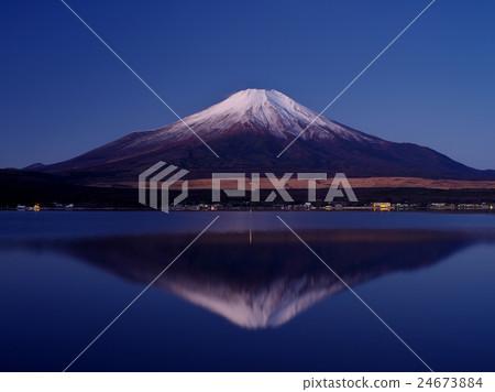 Fuji in the early winter Yamanakako Fuji in the early winter Yamanakako 24673884