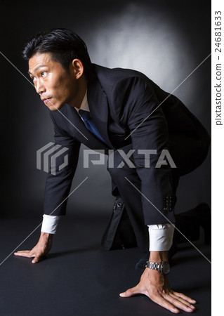 Businessman in a suit 24681633