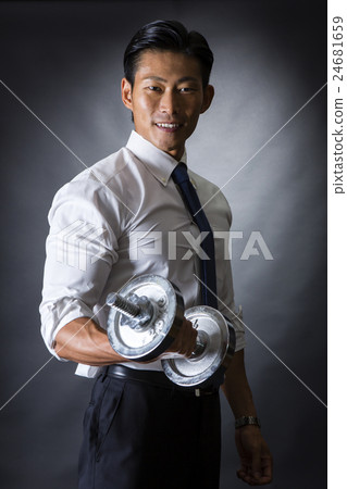 與啞鈴的一個商人 24681659