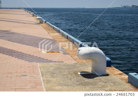 White bit of Kobe port White bit of Kobe port 24681703