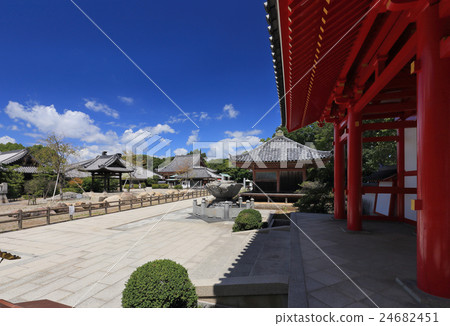四國佛教徒84號佛教寺院“Yashima-ji”東大門和Shikonai 四國佛教徒84號佛教寺院“Yashima-ji”東大門和Shikonai 24682451
