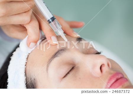Facial treatment application Facial treatment application 24687372