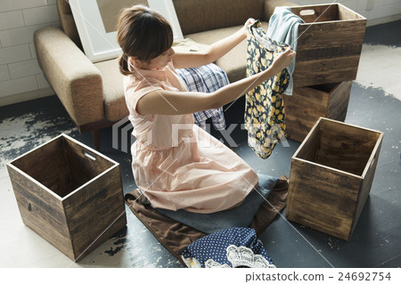 A woman to clean up 24692754